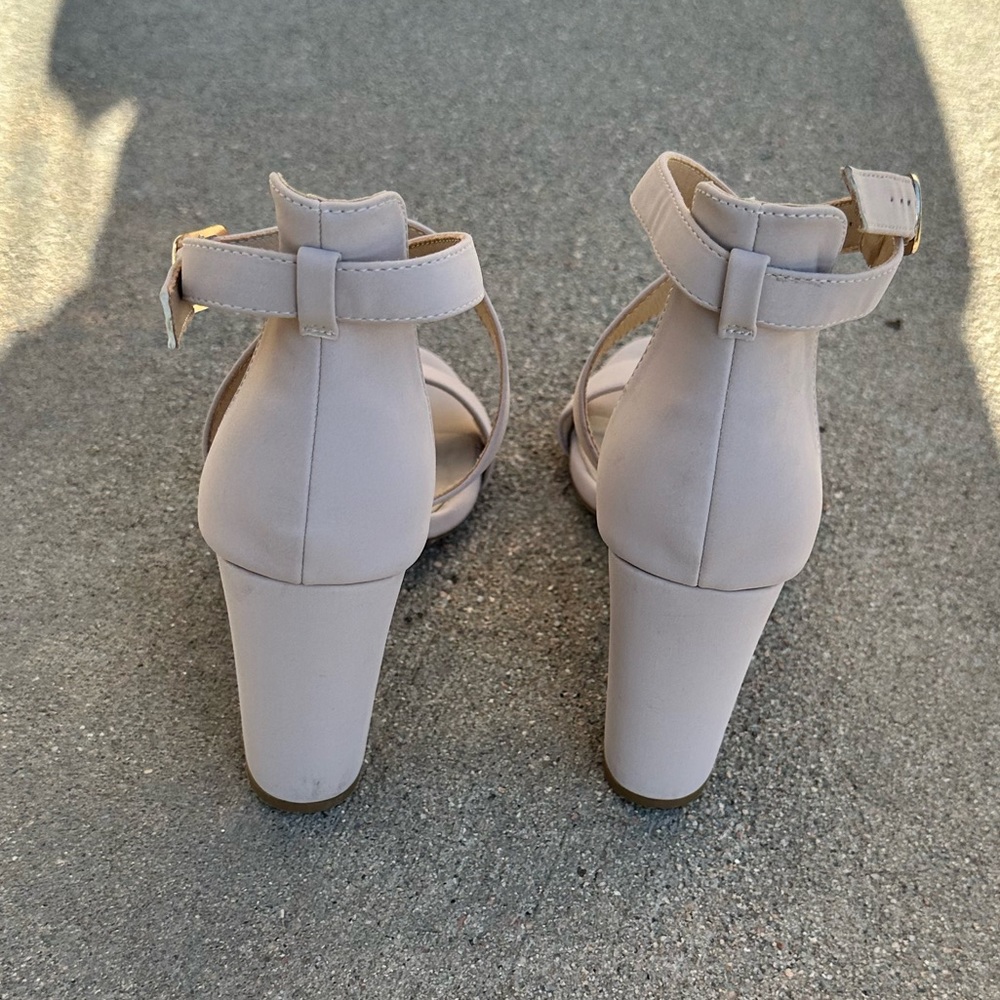 Women’s Heels - Picture 8 of 15